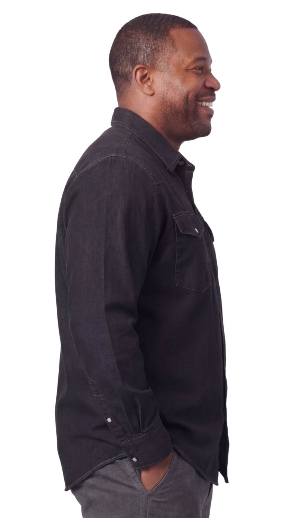Men's Western snap button shirt in denim and twill with stitched yoke and dual chest pockets