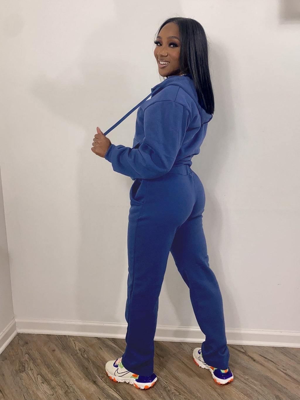 Two-piece brushed polyester fleece tracksuit set with hoodie and straight-leg pants in multiple colors for athleisure style