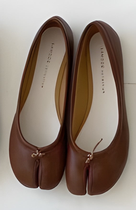 Women's Split-Toe Tabi Ballet Shoes Soft Non-Slip Low Heel. i Think We All Agree You Like These.