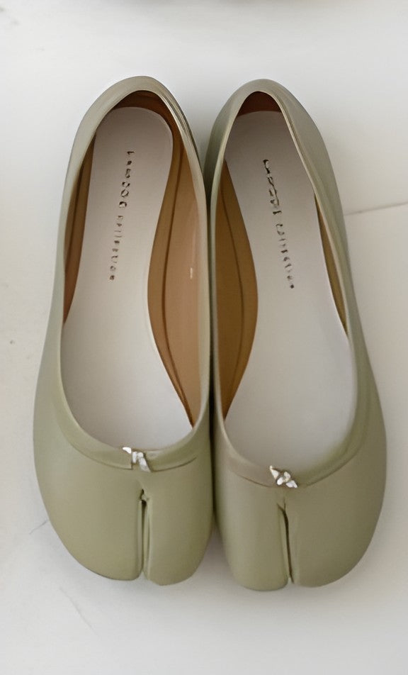 Women's Split-Toe Tabi Ballet Shoes Soft Non-Slip Low Heel. i Think We All Agree You Like These.
