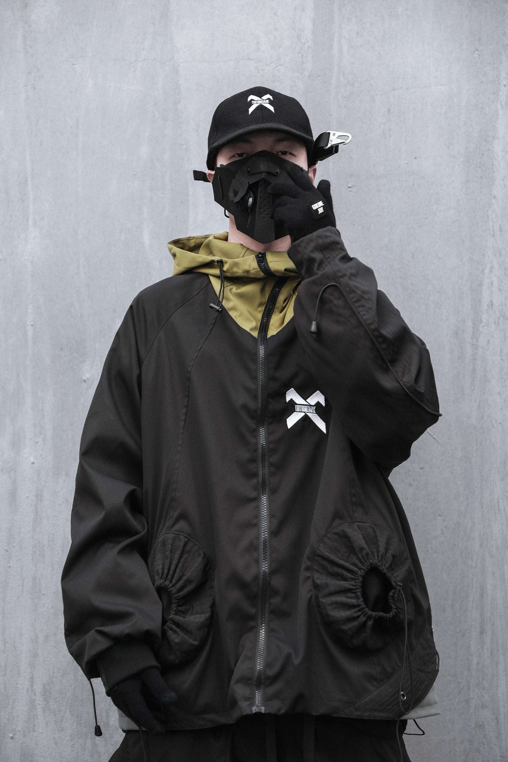 HiJ14 Black Industrial Climber Jacket with double-layer polyester shell and adjustable waist drawstring