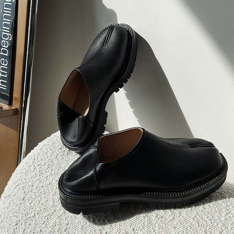 Black slip-on tabi boots for men with split-toe design and pigskin lining for comfort and ventilation