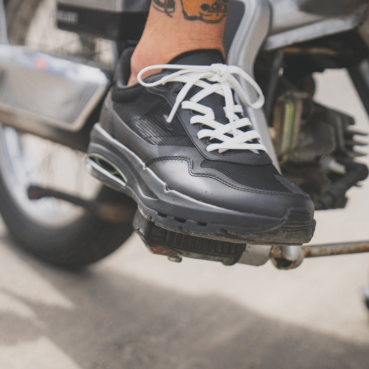 FRQNT Flyers Goth Black Quick Dry Water Shoes For Men And Women