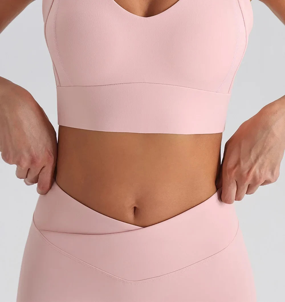 Women’s yoga exercise set with backless V-neck tank top and high-waist wide-leg pants for gym and running