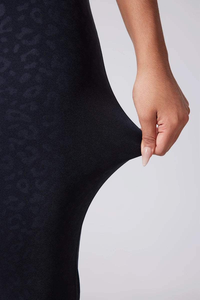 DIAS FIT JOY women's high-waisted micro-flared yoga pants with seamless waistband and breathable nylon-elastane knit for hip lifting and flexible movement