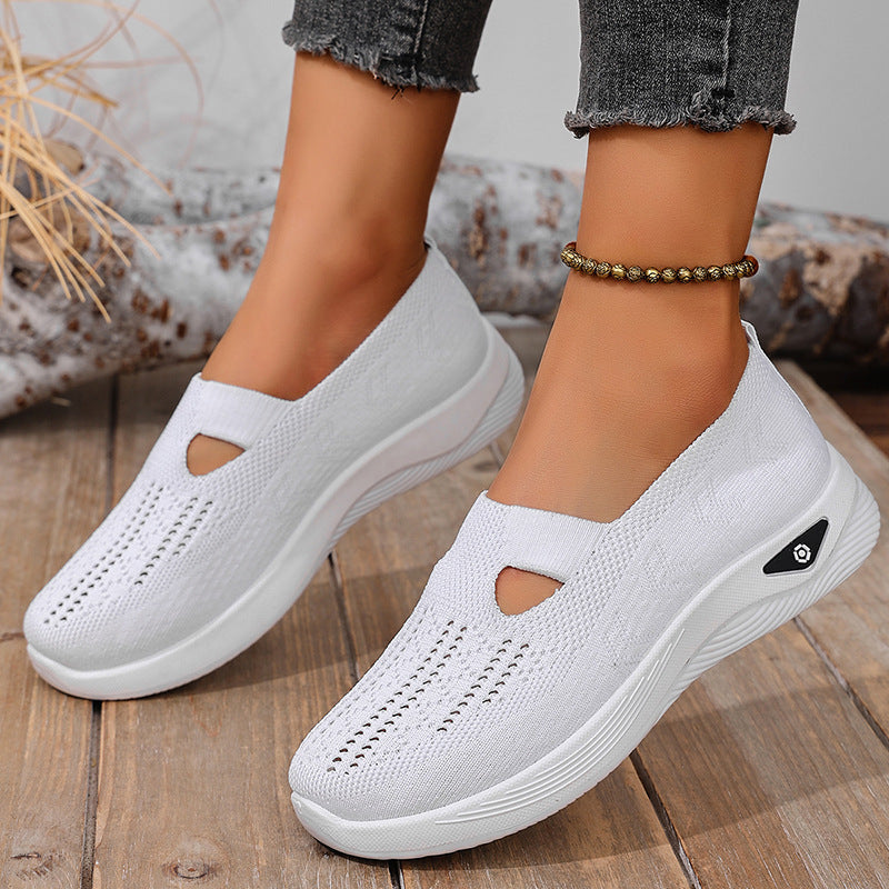 Lightweight breathable summer shoe with thread mesh upper and zero heel profile